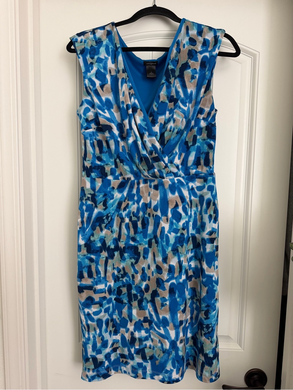Ann Taylor Sleeveless Blue Abstract Print V-Neck Dress